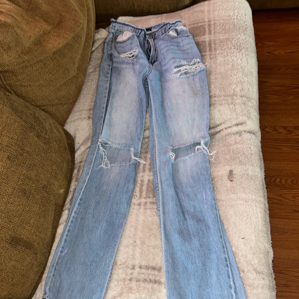 90’s Boyfriend Jeans. Been worn a couple of times. Still in good conditions.